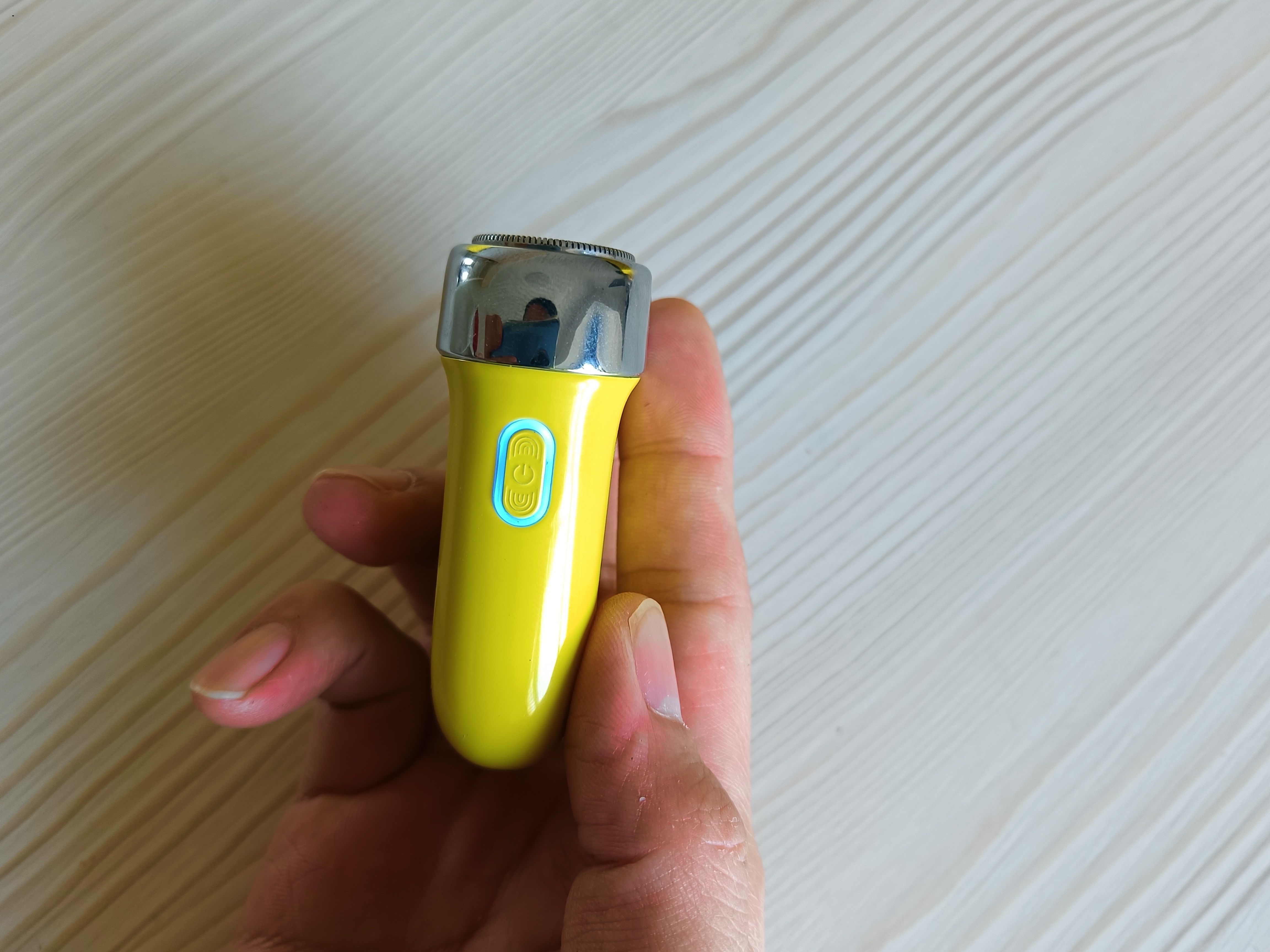 须眉潮玩家剃须刀r2 (须眉便携式剃须刀测评)