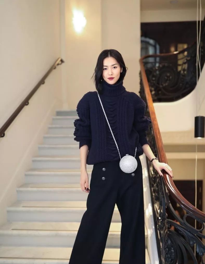 宽松毛衣怎么搭配带图案,宽松的毛衣怎么搭配外套