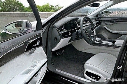 奥迪s82021款60tfsi尊贵版,2022款全新奥迪s83.0t