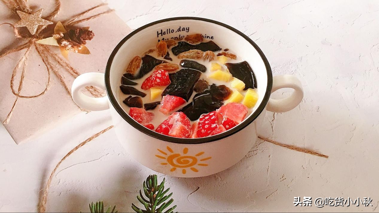 黑凉粉芋圆西米椰果甜品,黑凉粉怎么和旺仔牛奶做甜品视频