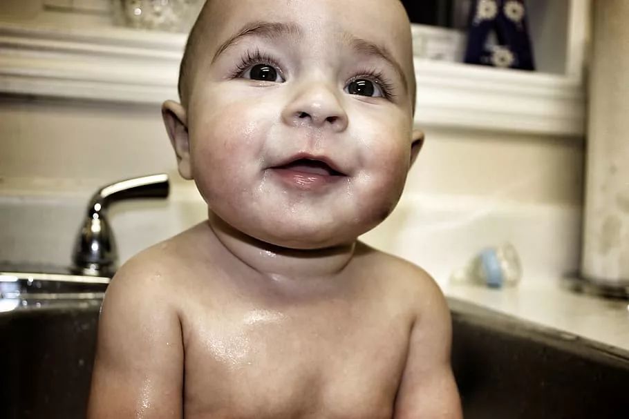 3.3万瓶婴儿爽身粉检测出致癌物被召回:给孩子挑用品要用心