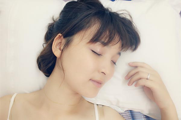 手上起的小水泡是汗疱疹还是湿疹,手上起小水泡很痒是湿疹还是过敏