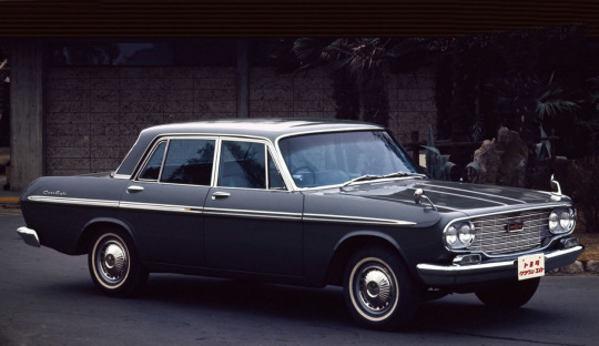 没落的日系三大旗舰车，本田里程、丰田皇冠、日产风雅你都认识吗