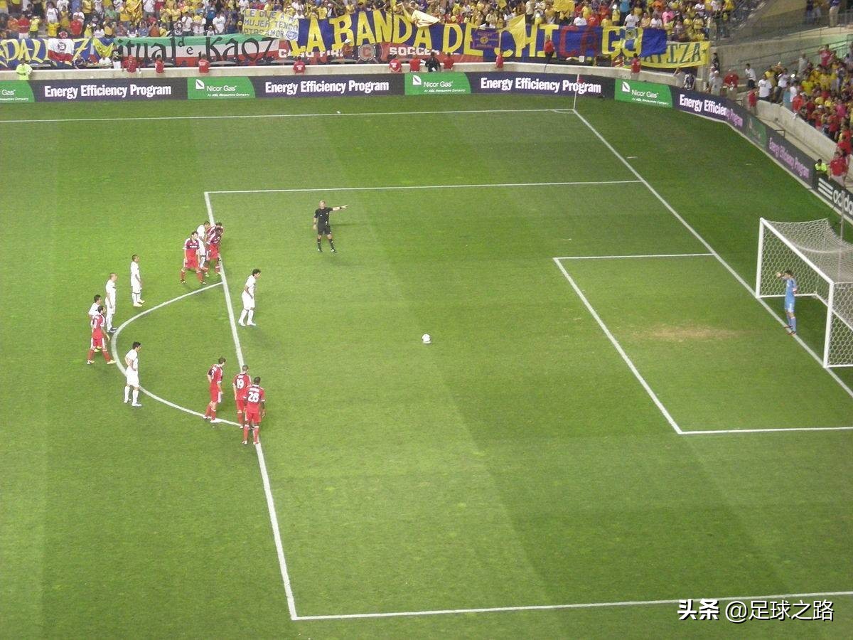 守门员怎么扑救点球,守门员怎么扑救不痛