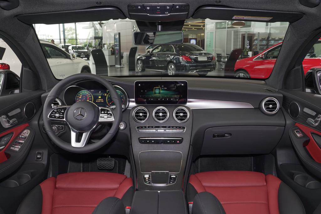 奔驰glc4maticamgline轿跑suv,奔驰glcsuv霸气出场