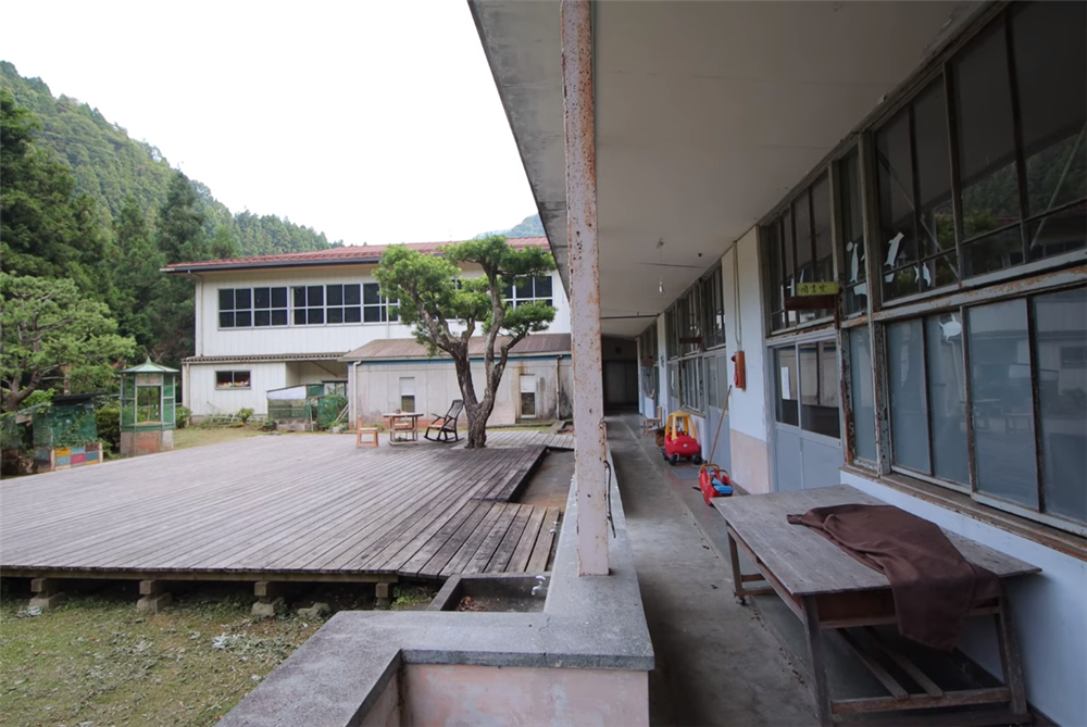 80后小伙回荒废10年农村大学,80后小伙回荒废十年的农村大学