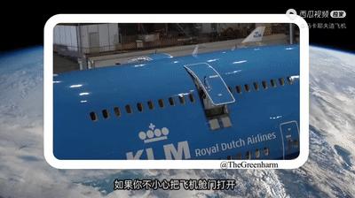 乘客打开紧急门赔30万,乘客突然开门导致交通事故赔付