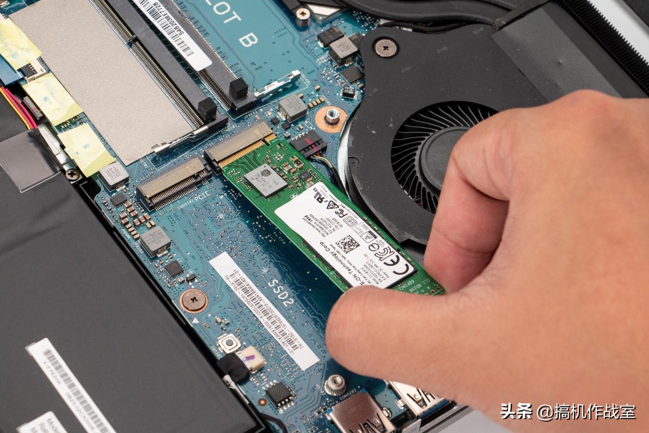 机械师f117-v如何加装硬盘,机械师f117-x笔记本新手教程