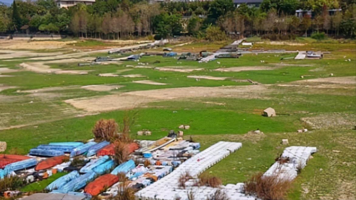 日月潭干涸，潭底垃圾遍地，网友直呼：好可怕
