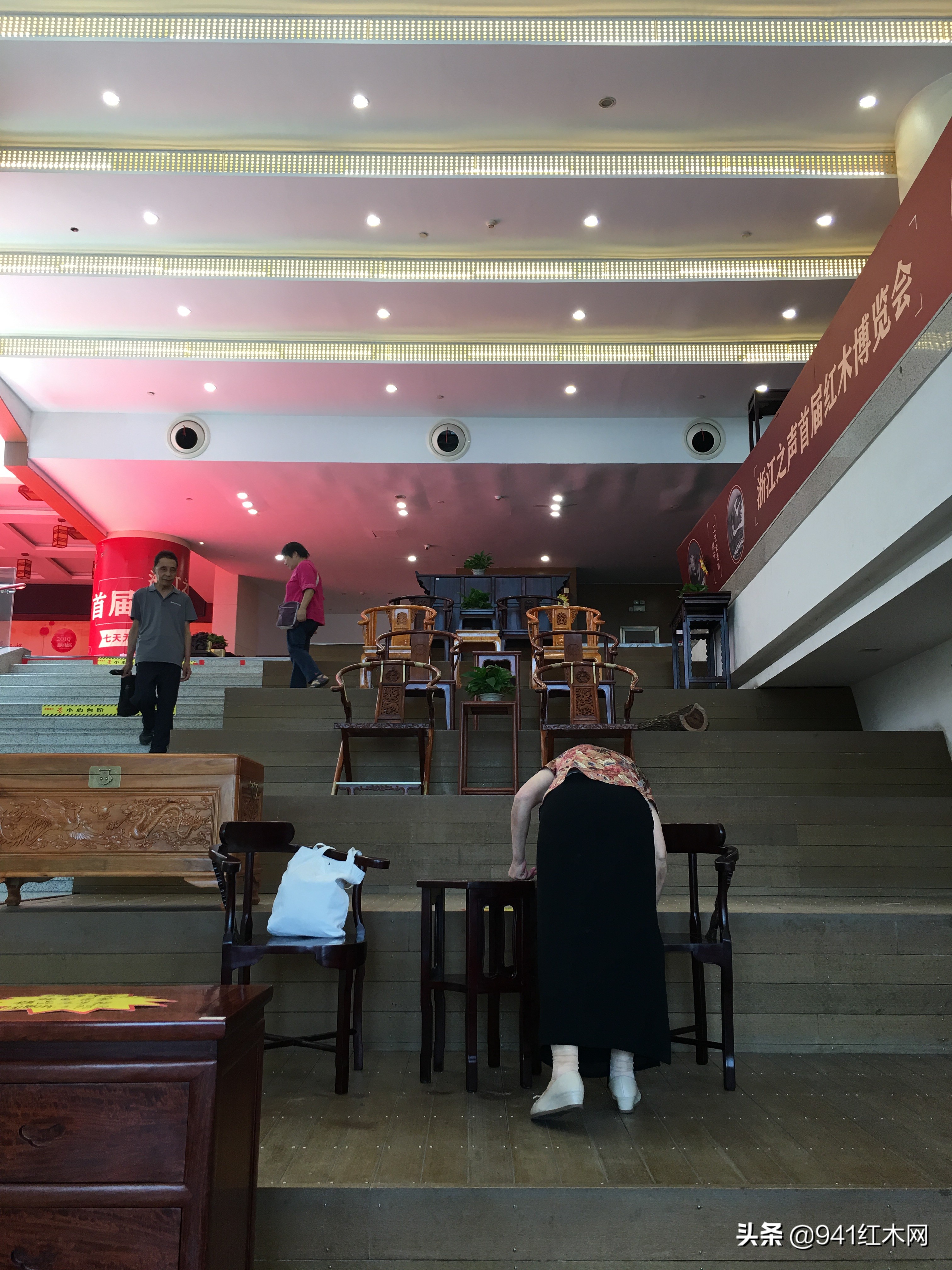 特价红木家具能买吗,现在红木家具价格咋这么便宜