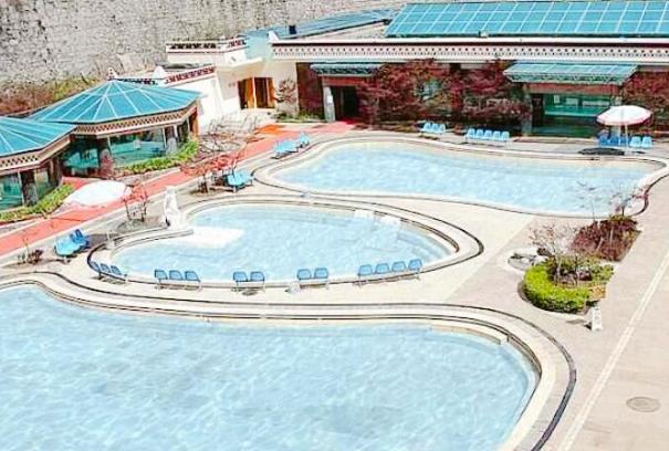 古尔沟野外温泉,古尔沟山庄泡温泉