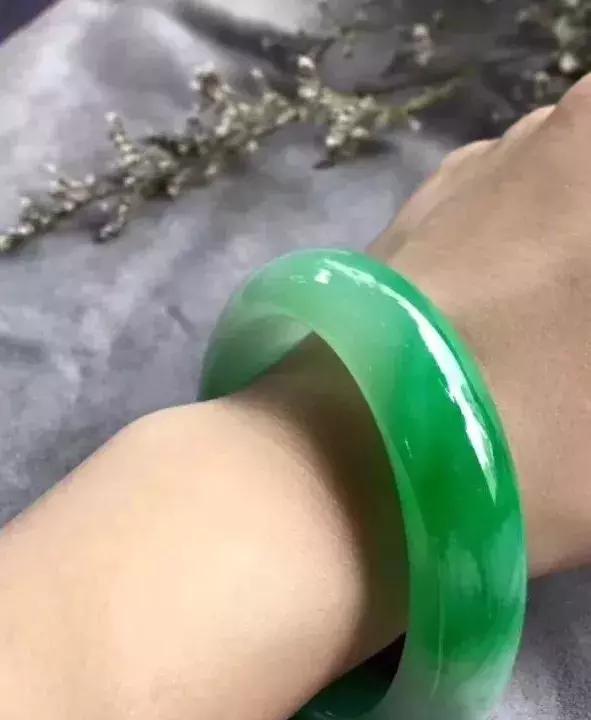 买翡翠如何避免走弯路,买翡翠手镯小技巧