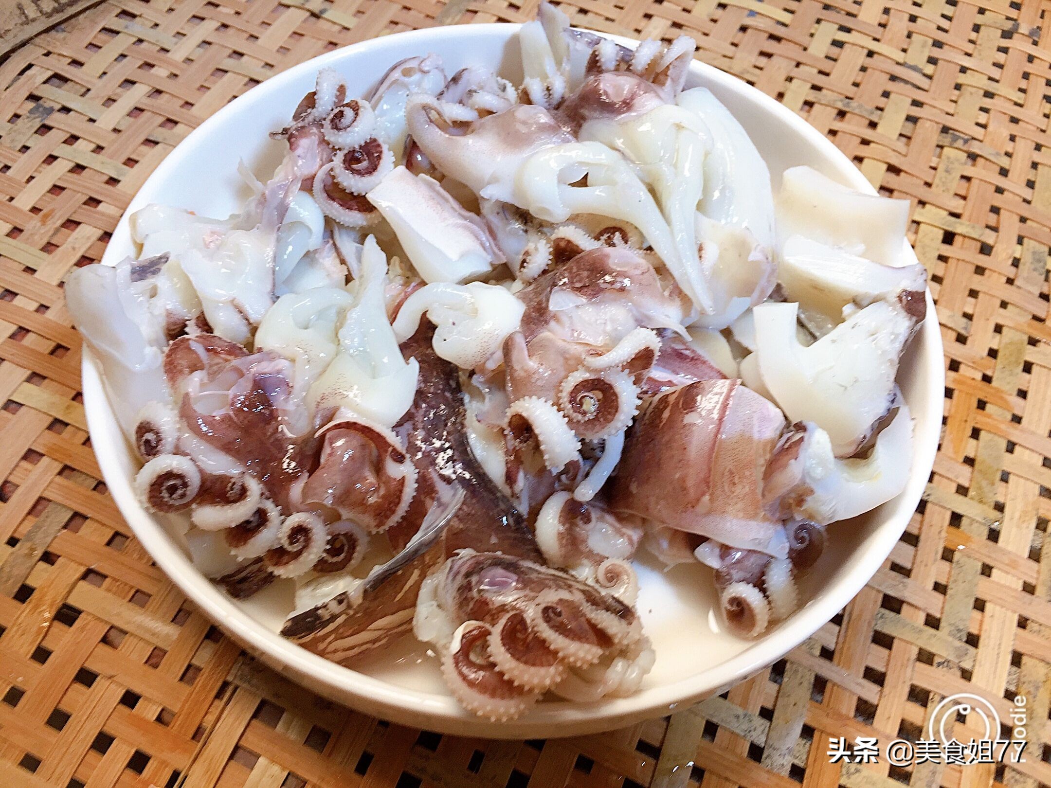 鱿鱼脖怎么炒才好吃不腥也不辣,鱿鱼怎么炒好吃又简单又不腥