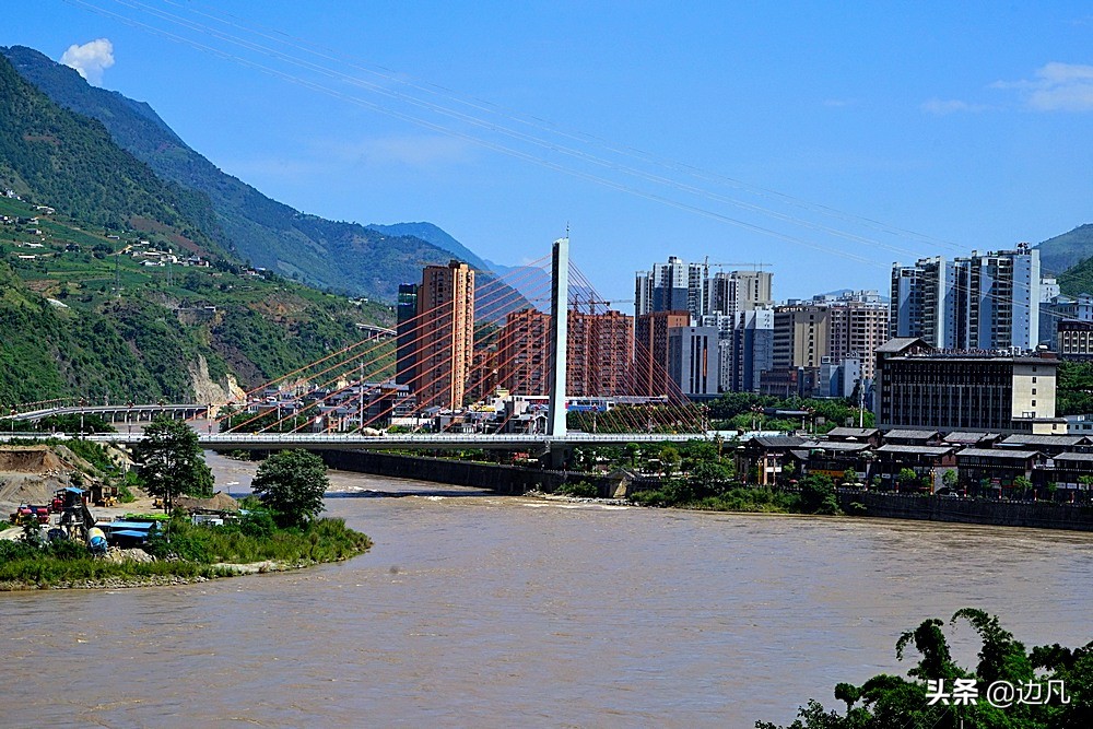 怒江大峡谷独龙江大峡谷,雅鲁藏布江大峡谷和怒江大峡谷