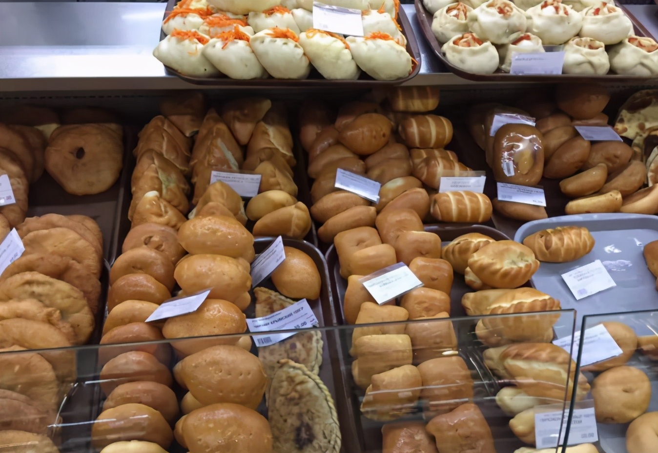 莫斯科的俄式包子铺，俄式四道菜，刚认识的17岁女孩给我做了个汤