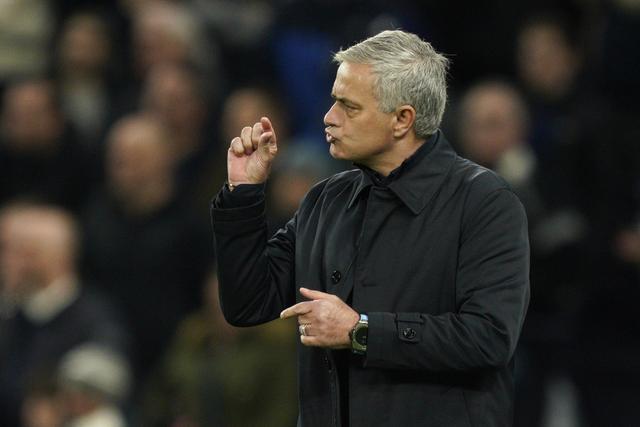 穆里尼奥为孙兴慜打抱不平,孙兴慜一条龙破门穆里尼奥反应