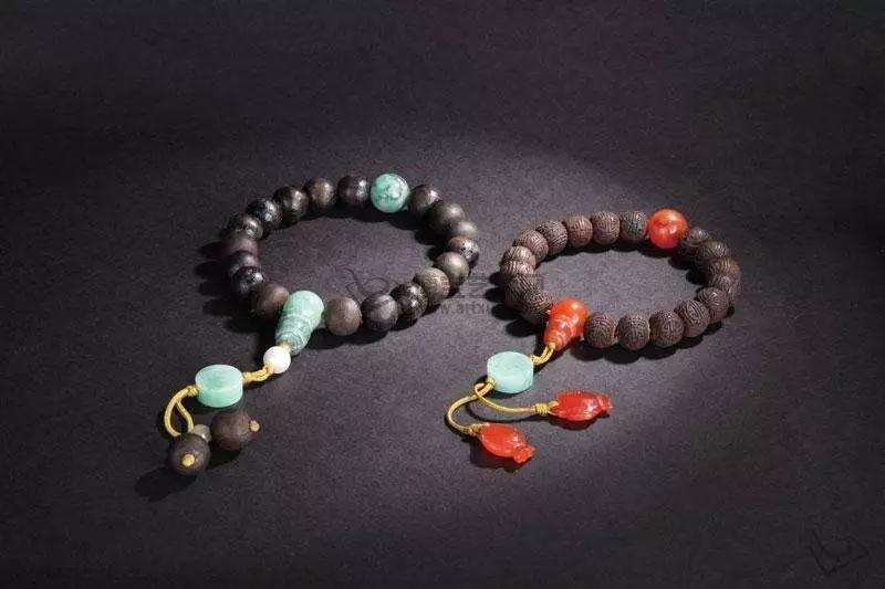 你戴手串的样子,其实暴露了你