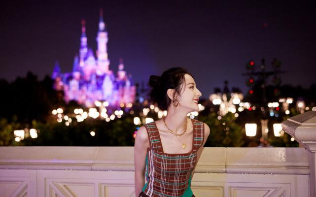 杨洋和迪丽热巴活动同台,你是我的荣耀庆功宴杨洋迪丽热巴