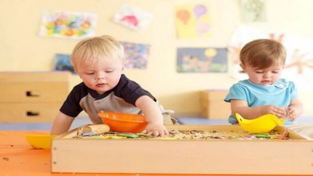 为何孩子总是霸道任性？和家长有关系，家长应该这么教育孩子