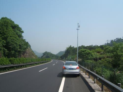 汽车高速行驶刹车失灵怎么办,高速120公里刹车失灵后续