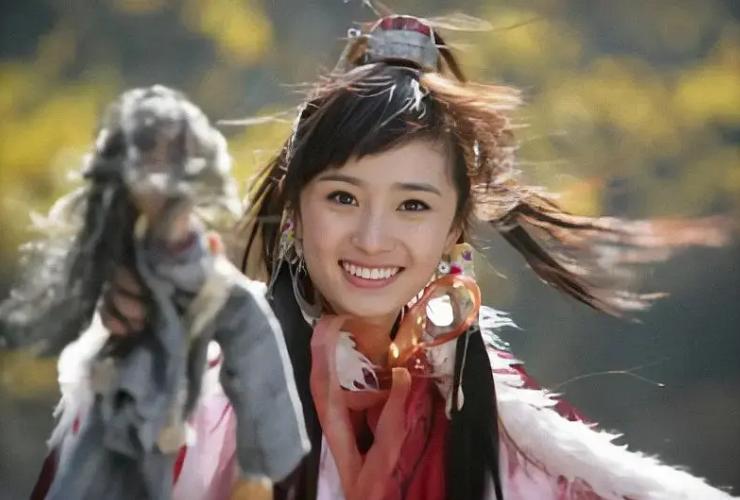 宋茜牙齿是烤瓷牙吗,宋茜做过烤瓷牙吗