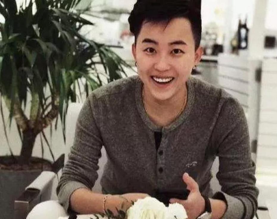 不走寻常路女子翻护栏,不走寻常路西安女子