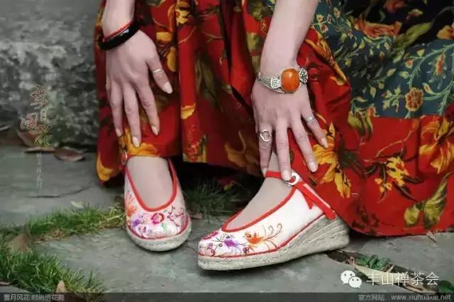 最好看的手工绣花鞋,老一辈手工艺术绣花鞋