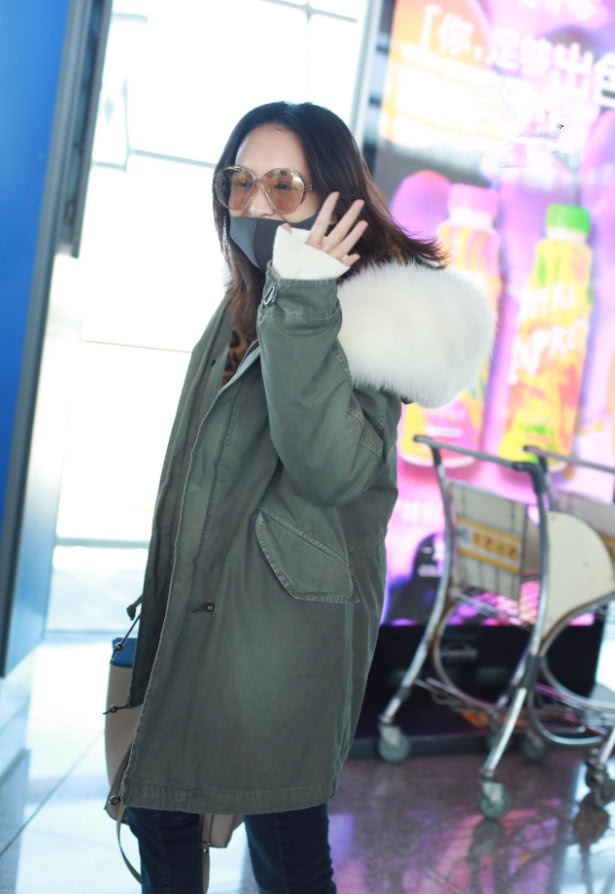 王鸥平底鞋图片,王鸥穿的小白鞋