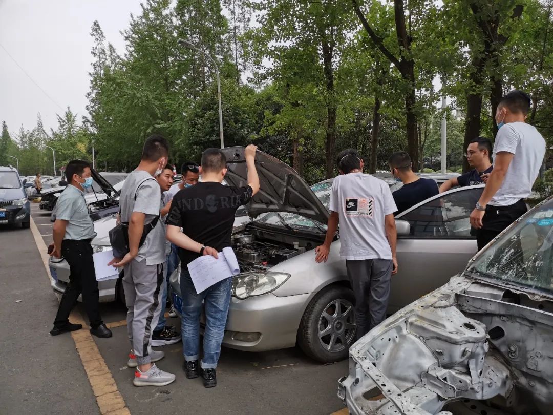 从此，江湖上又多了一帮二手车兄弟