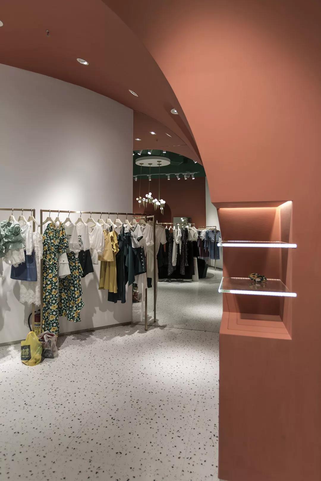 打卡服装体验店,爱丽丝梦游仙境服装款式