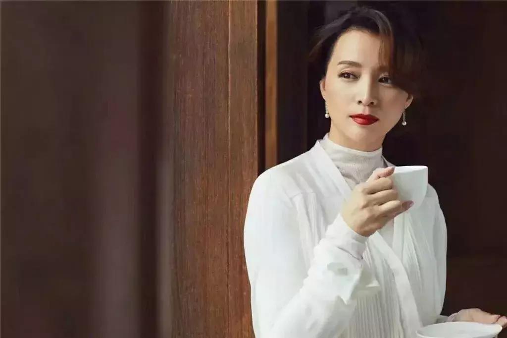 人生娱乐,童年董卿