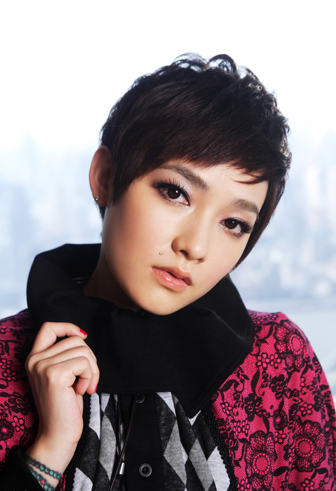 乖乖女摘子宫，得抑郁险自杀，如今的范晓萱怎么样？