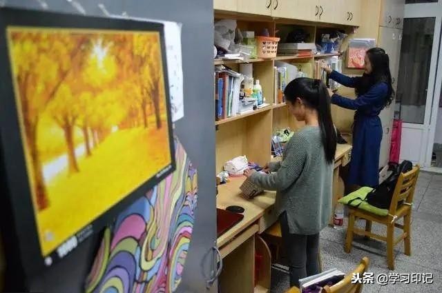 大学女生宿舍让挂床帘吗,大学生宿舍为什么弄床帘