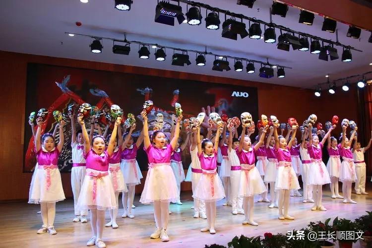 我校举行开学典礼暨教师节表彰会,学校召开教师节庆祝暨表彰大会