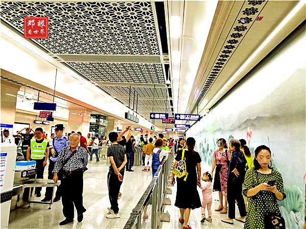 因为没有了蔡甸人，汉阳黄金口地铁站与周边商铺太寂寞了（7图）