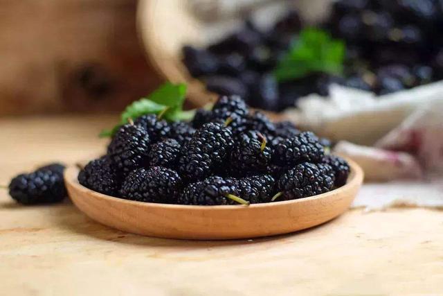 正宗的桑葚汁,桑葚和牛奶打成桑葚汁好喝吗