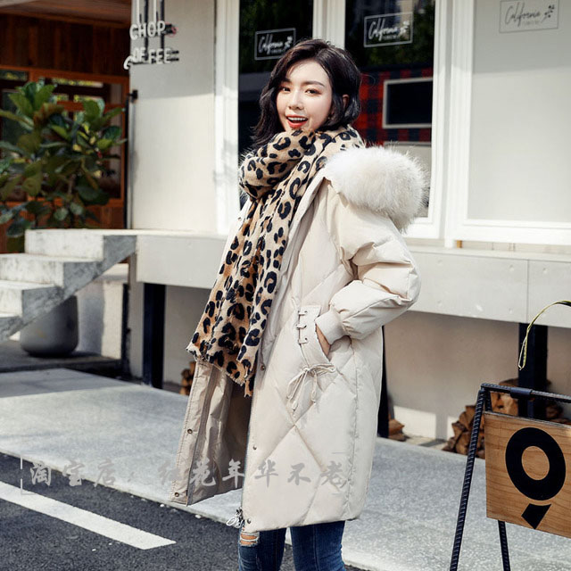 中长款时尚洋气羽绒服高级感,白色淑女羽绒服怎么搭配最淑女