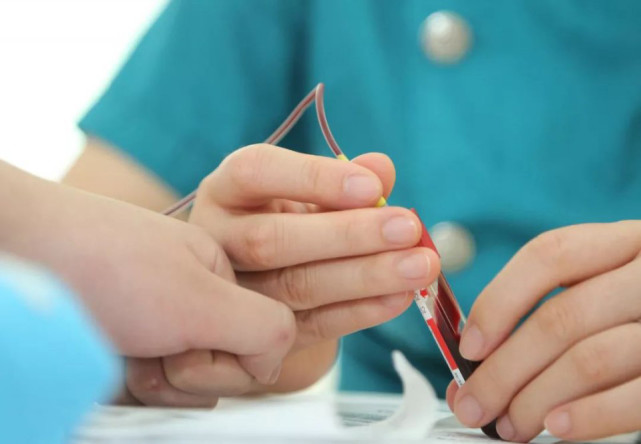 早上起床浑身关节僵硬该怎么治疗,关节僵硬是骨科棘手问题么