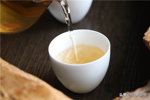 熟茶茶汤上面一层白雾是什么,茶汤表面有油雾怎么回事