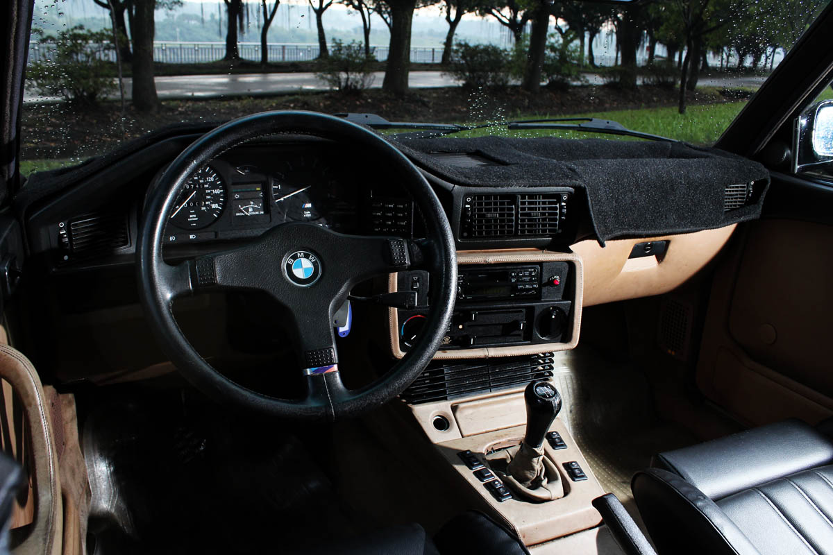 宝马m5帅气逼人,宝马e28m5翻新