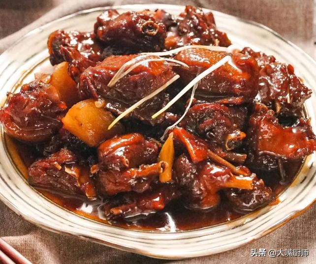 *鸭做**肉时,去腥别再焯水了,大厨教你3步,出锅软嫩鲜香,不腥臊