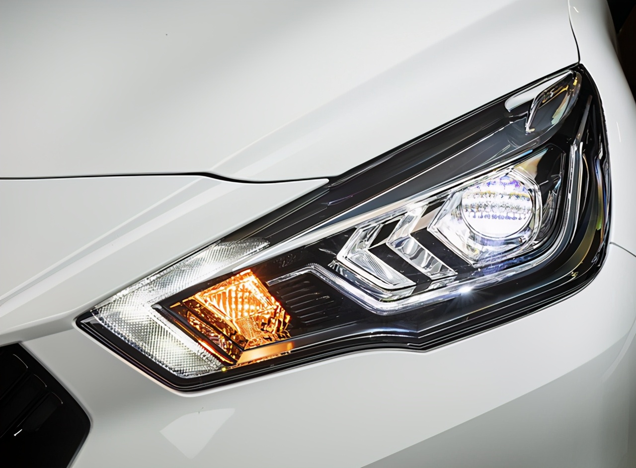 日产玛驰和飞度哪个好开,全新玛驰仅售7万