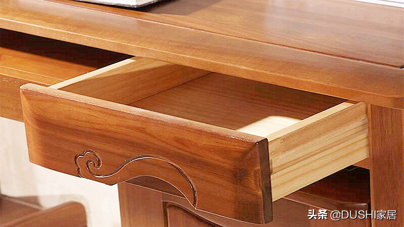 书房书桌颜色胡桃木,去客厅化的大书桌推荐胡桃木