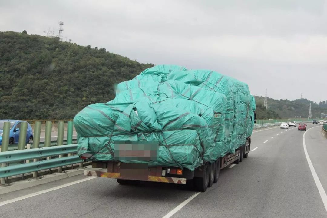 半挂车操作失误视频,新手半挂车司机上路开车最全技巧