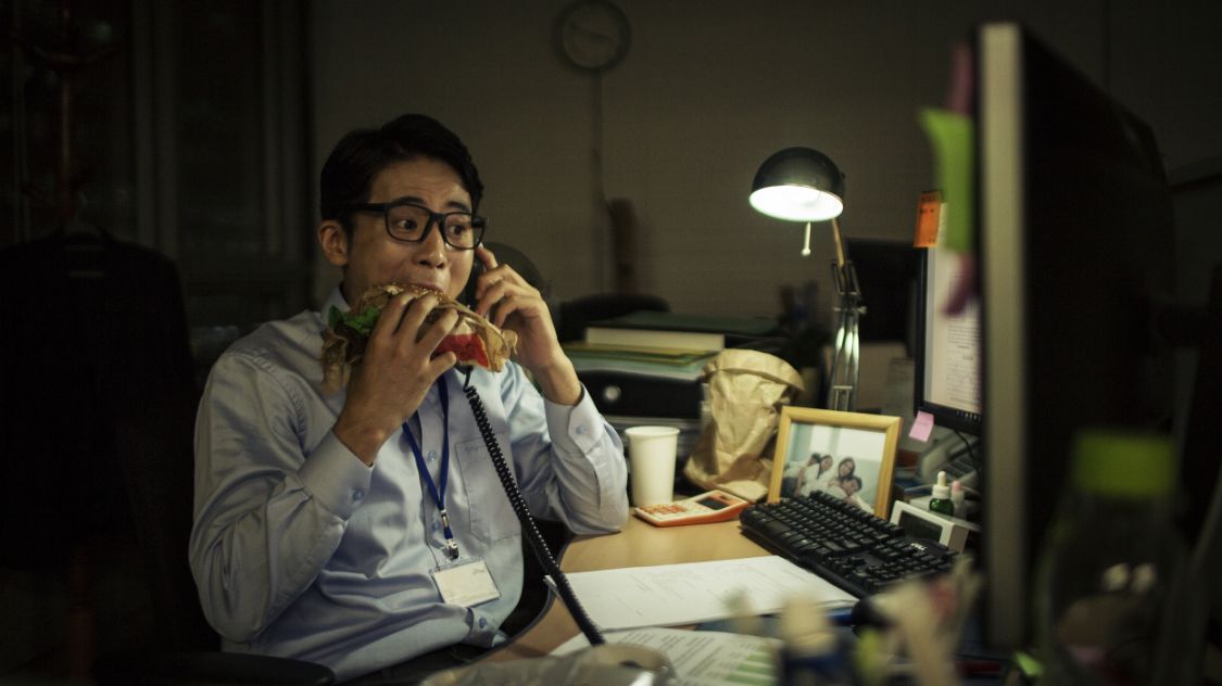 作息表“逼疯”互联网人：早10晚9是常态，半夜12点还在汇报工作