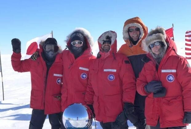 加拿大鹅羽绒服性价比高的品牌,羽绒服热销第一名加拿大鹅