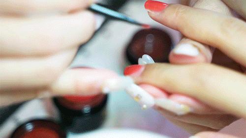 老板疯了！人人送100元！29.9就能做美睫！小仙女们约起来~