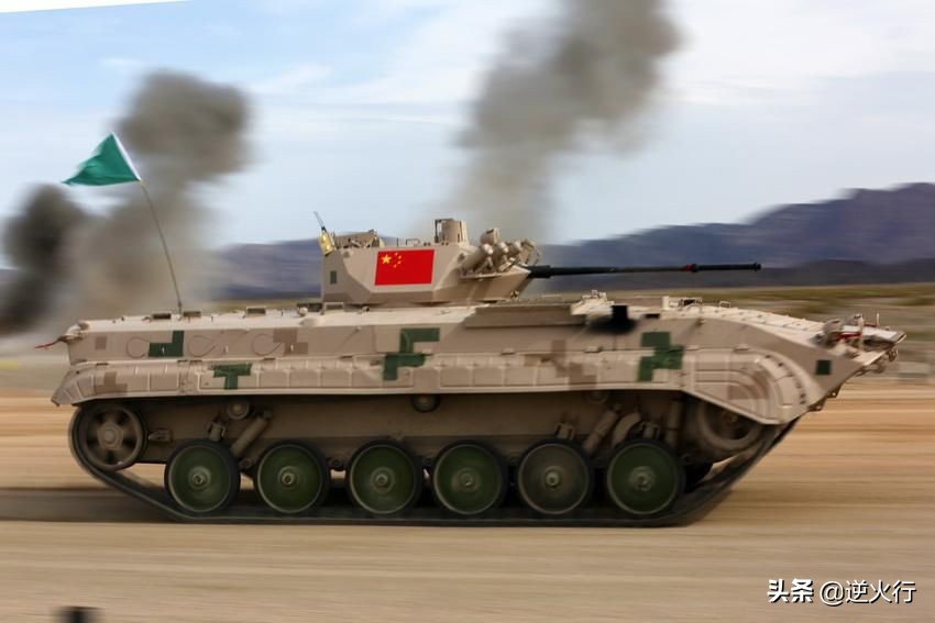 我国坦克的速度,中国最强的履带式装甲车