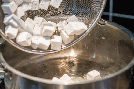 曝光！人广惊现1杯“少女*身失**茶”，快被小姐姐排疯了！