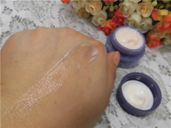 悦诗风吟济州寒兰至润精华液,悦诗风吟蓝莓保湿面霜测评